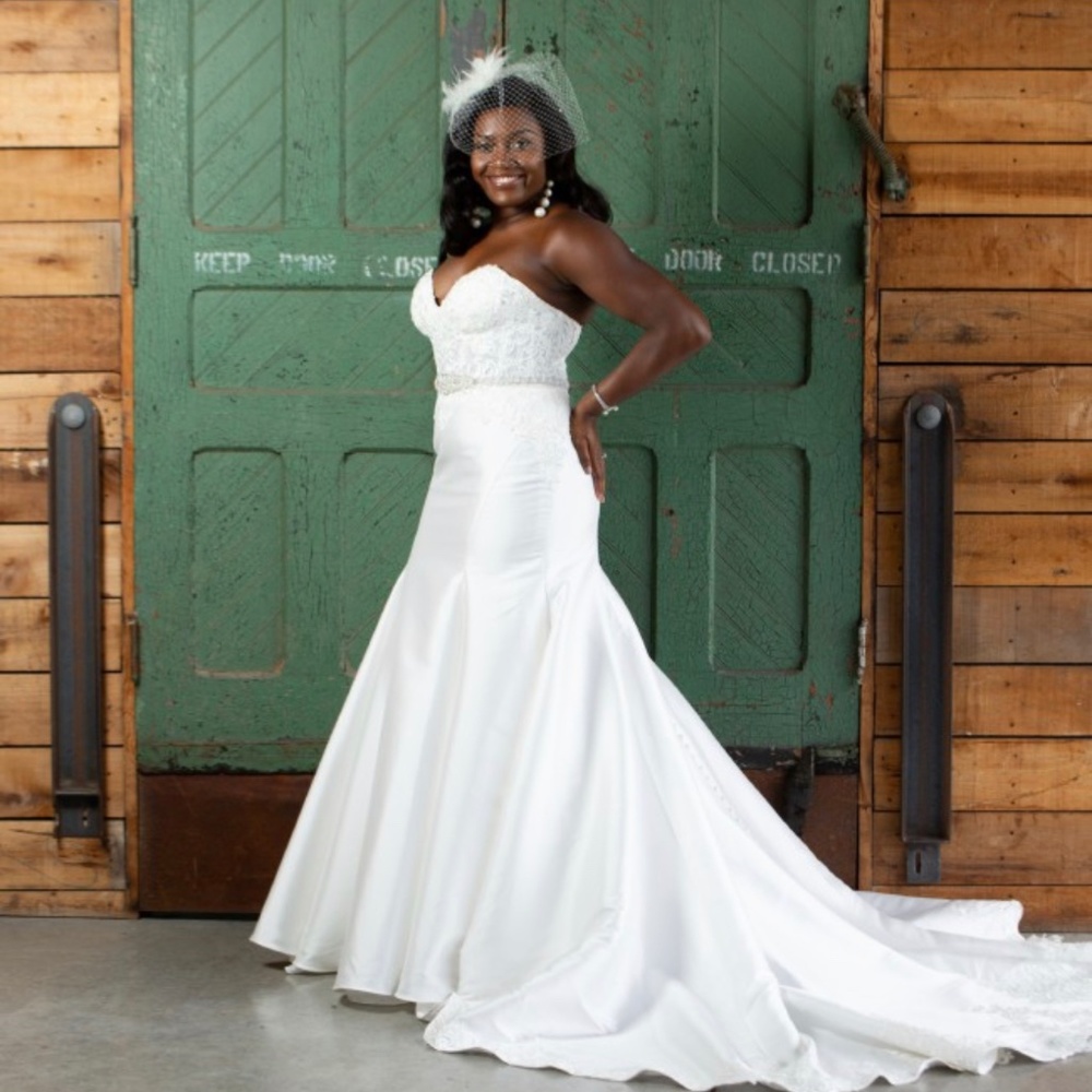 Ivory Wedding dress for sale!